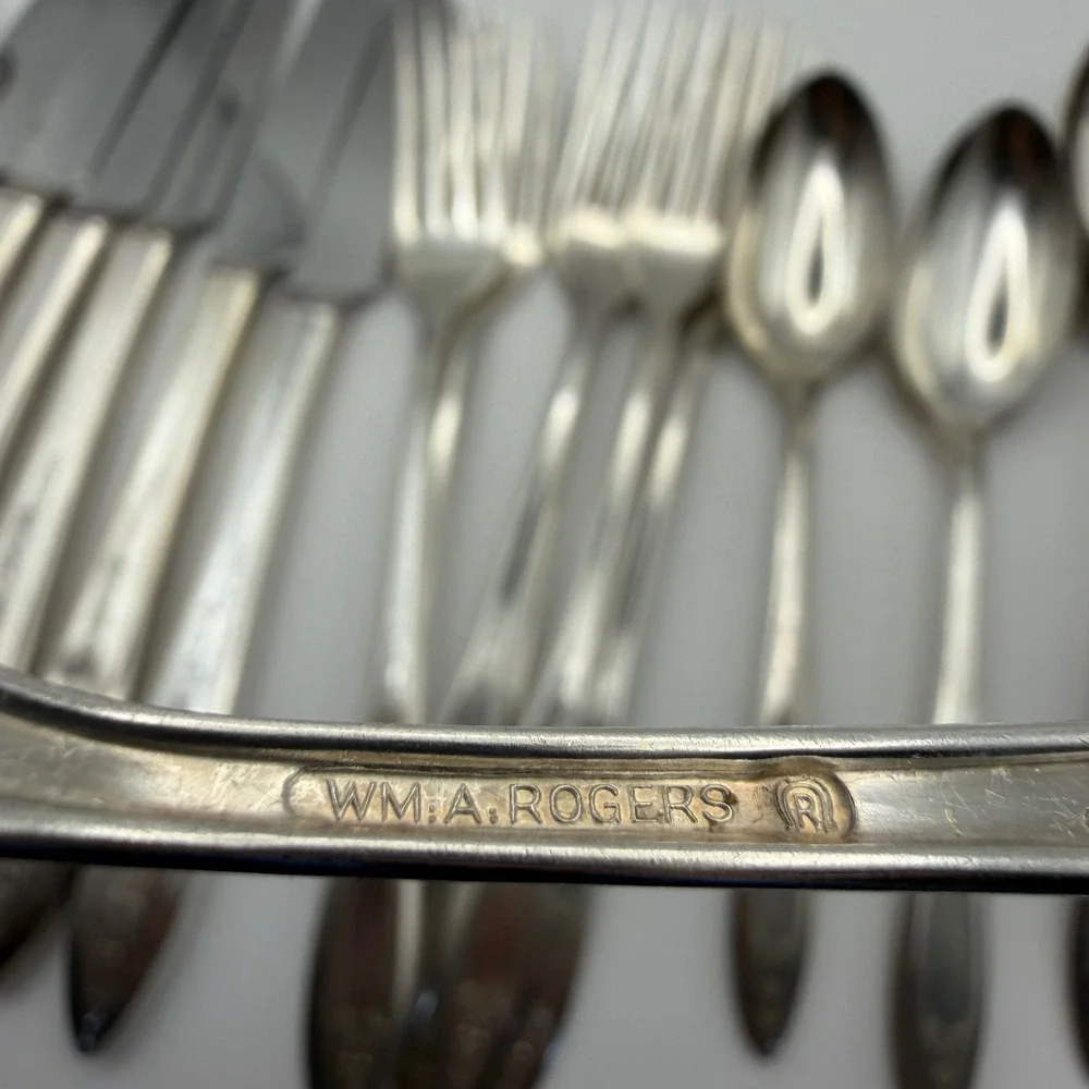 Wm. A. Rogers Oneida Debutante Flatware Set 26pc Silverplate Vintage Silver